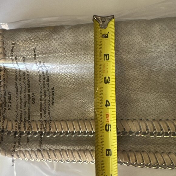 Inzi Silver Metallic Faux Snakeskin Clutch With Chain Trim & Wristlet - Picture 7 of 8